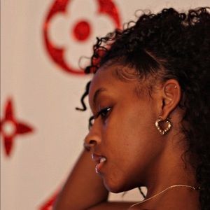 Meet your Posher, Kayla